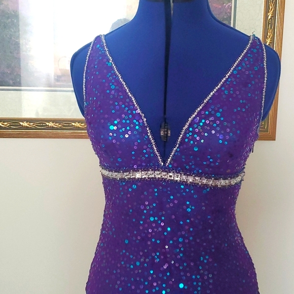 Gorgeous Purple prom dress - Picture 2 of 5